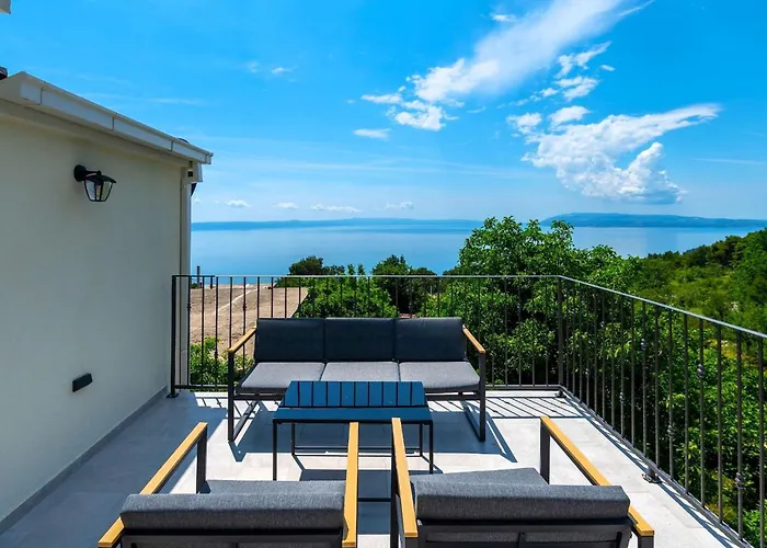 Didovina Mit Pool Und Meerblick Tučepi