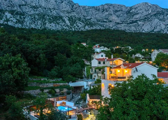 Didovina Mit Pool Und Meerblick Tučepi