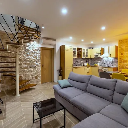 Didovina Mit Pool Und Meerblick 투체피