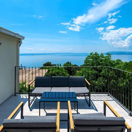Didovina Mit Pool Und Meerblick Tučepi