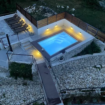 Didovina Mit Pool Und Meerblick * Tučepi