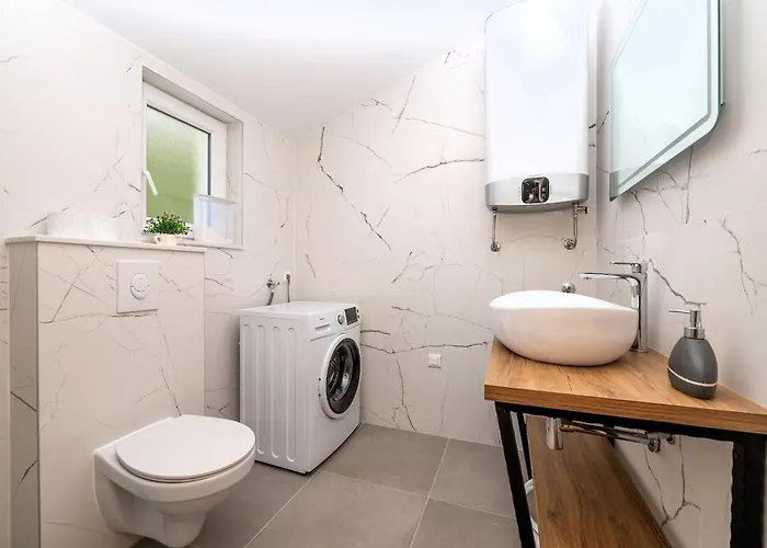 Didovina Mit Pool Und Meerblick 투체피