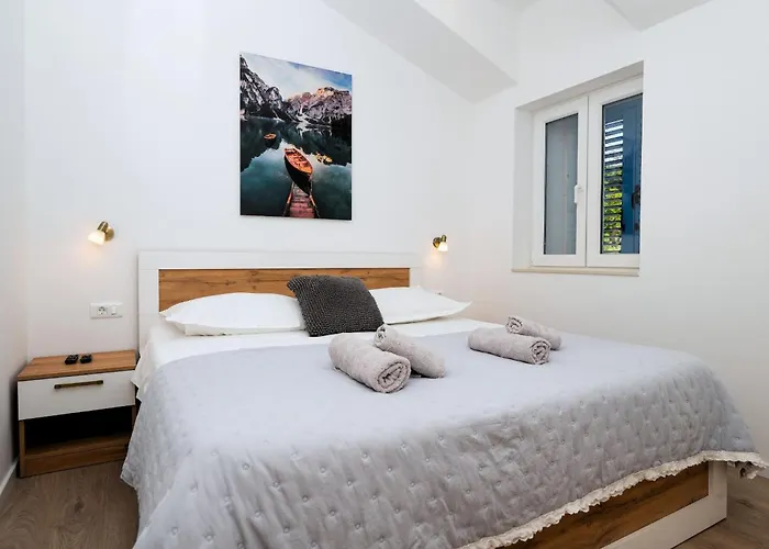 Didovina Mit Pool Und Meerblick * 투체피