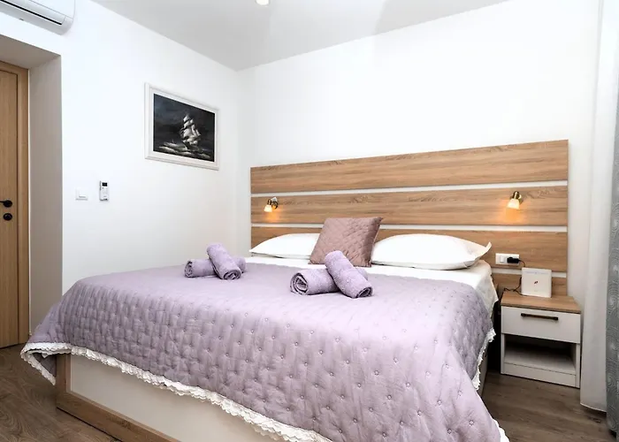 Didovina Mit Pool Und Meerblick 펜션 투체피