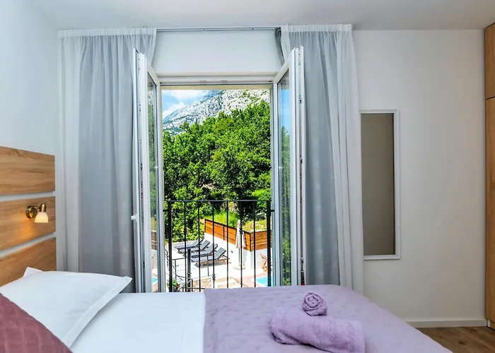 Didovina Mit Pool Und Meerblick 투체피