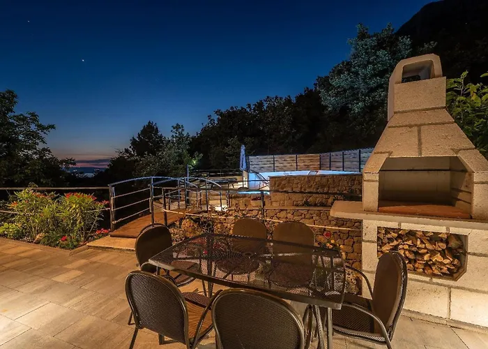 Didovina Mit Pool Und Meerblick 펜션 투체피